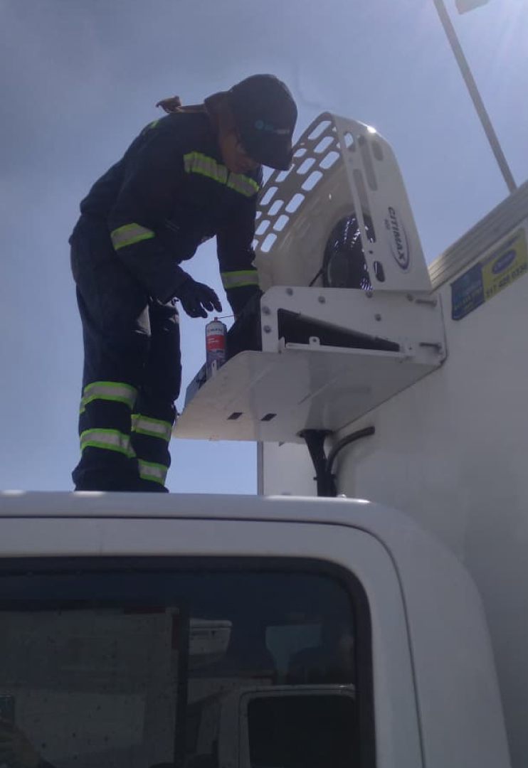 Certificación de furgones refrigerados para normativas de transporte — SRL Logísticos